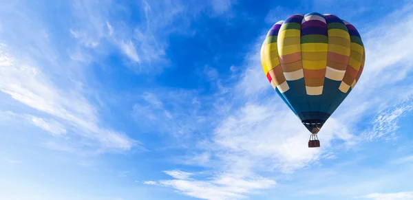 Ballon in de hemel panorama — Stockfoto