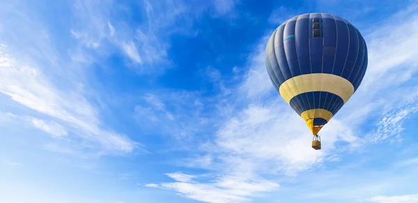 Ballon in de hemel panorama — Stockfoto