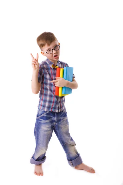 Забавный мальчик пять лет с книгами — стоковое фото