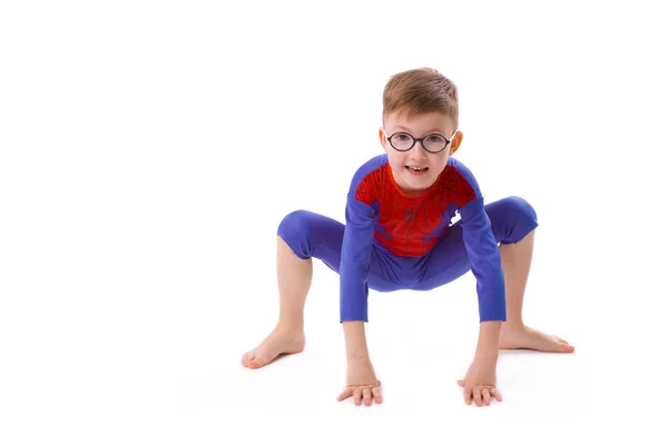 Menino de cinco anos no traje de Homem-Aranha Fotografias De Stock Royalty-Free