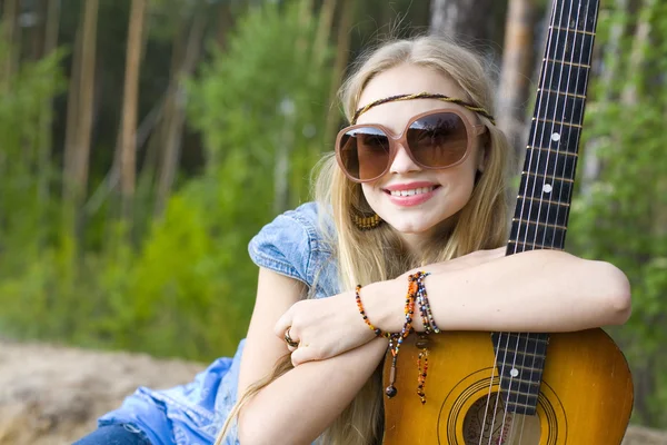 Portrait of a hippie girl in the woods — Stock Photo, Image