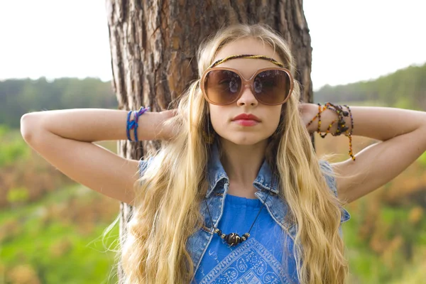 Portrait of a hippie girl in the woods — Stock Photo, Image