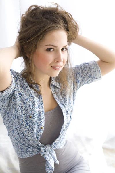 Studio portrait of a beautiful young brown-haired — Stock Photo, Image