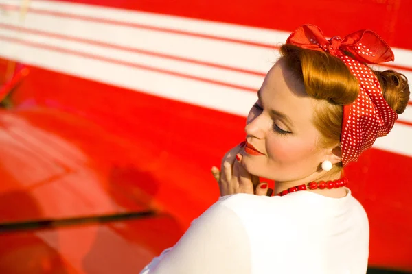 Pretty pin-up girl near airplane — Stock Photo, Image