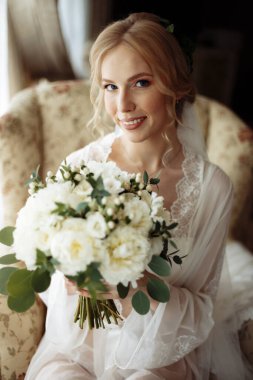 Düğün hazırlığı. Beyaz gelinlik içinde güzel bir gelin. Yüksek kalite fotoğraf