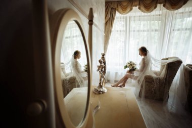 Düğün hazırlığı. Beyaz gelinlik içinde güzel bir gelin. Yüksek kalite fotoğraf