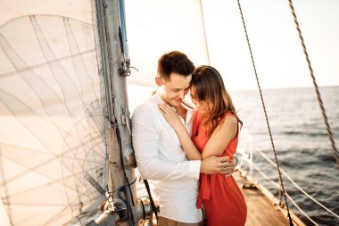 Evlilik teklifi anında, evet dedi, yatta evlenme teklifi.. . 