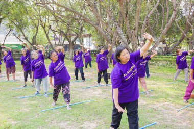 Chiang Rai, Tayland - 2 Mart: egzersiz tanımlanamayan yaşlılar