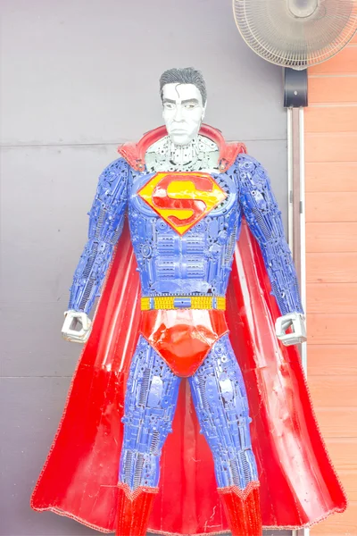 Ang Thong, Tajlandia - 3 kwietnia: Superman wykonane z pozostałością po iro — Zdjęcie stockowe