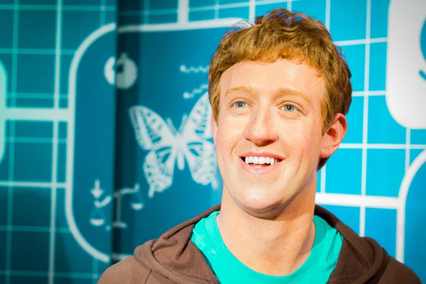 Bangkok, Tayland - 19 Aralık: Bangkok, Tayland için 19 Aralık 2015 tarihinde Madame Tussauds gelen ünlü Mark Zuckerberg balmumu rakam.
