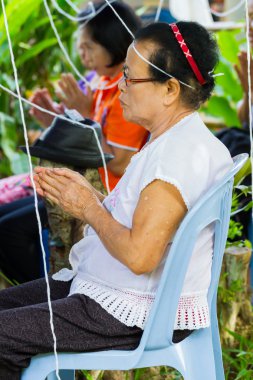 Chiang Rai, Tayland - 1 Eylül: kutsal iplik kafası Tay geleneksel törenlere üzerinde 1 Eylül 2016 üzerinde Chiang rai, Tayland alan kimliği belirsiz insanlar.