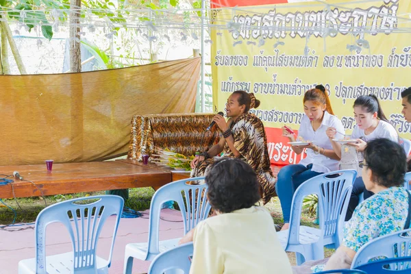 Chiang Rai, Tayland - 1 Eylül: tanımlanamayan Tay insanlar Tay geleneksel ritüeller 1 Eylül 2016 üzerinde Chiang rai, Tayland katılmak. — Stok fotoğraf