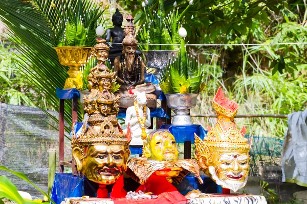 Chiang Rai, Thailand-september 1: uppsättning altaret bord i gamla thailändska traditionell stil på september 1, 2016 i Chiang Rai, Thailand. — Stockfoto