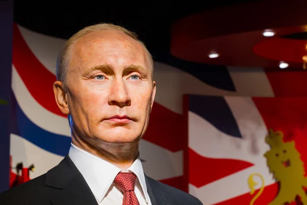 BANGKOK, THAILAND - DECEMBER 19: Wax figure of the famous Vladimir Putin from Madame Tussauds on December 19, 2015 in Bangkok, Thailand. — Stock Photo, Image