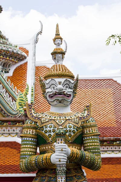 Measure giant in Arun temple of Bangkok, Thailand — Stock Photo, Image