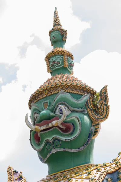 Measure giant in Arun temple of Bangkok, Thailand, face closeup — Stock Photo, Image