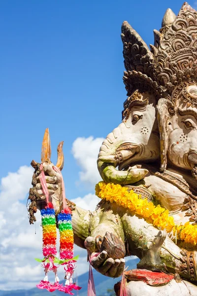 Close-up statute of Ganesha outdoor against blue sky and white c — Stock Photo, Image