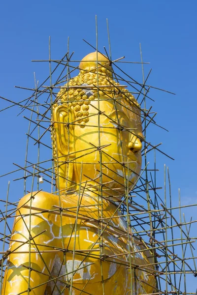 Buddha image reparation on the blue sky — Stock Photo, Image