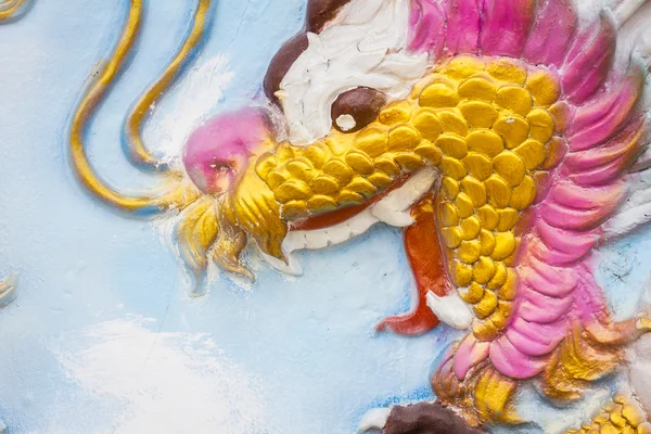 Closeup Dragão chinês na parede do templo da China — Fotografia de Stock