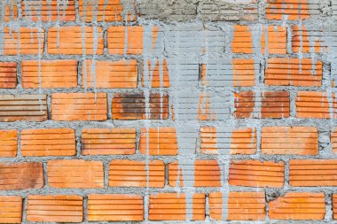 tatlı turuncu yatay dokulu tuğla kuru beton leke ile