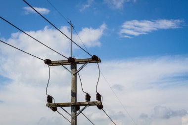 Güç hattı kabloları ile karayoluyla elektrik mesaj