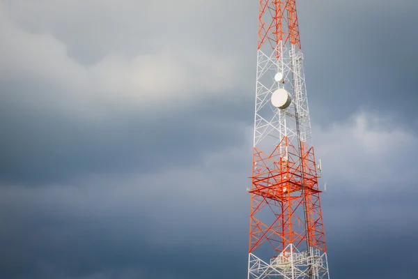 Telecommunication tower and rainy dark cloudy sky with copyspace — Stock Photo, Image