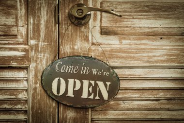 Gel de biz mi açık ahşap kapı, boşaltmak değil, v