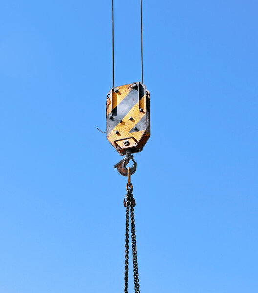 Suspension bracket and hook of the crane