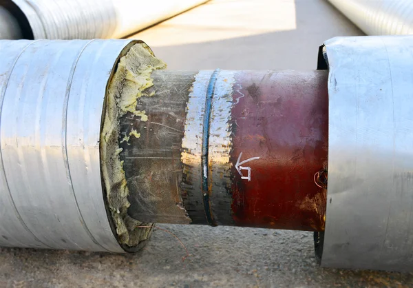 Junta de dos tubos para una red térmica — Foto de Stock