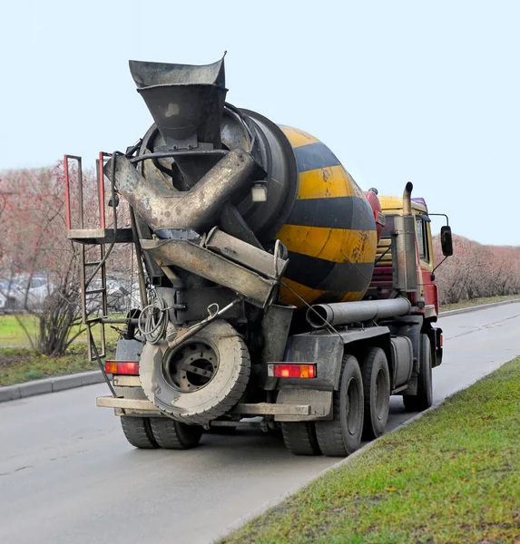 Concrete mixer truck — Stock Photo, Image