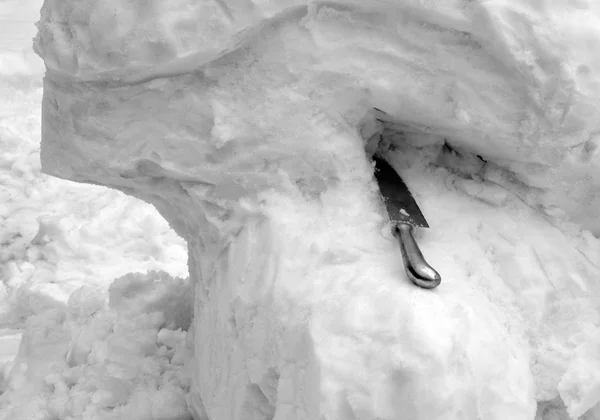 Fragment of an incomplete snow sculpture 2. — Stock Photo, Image