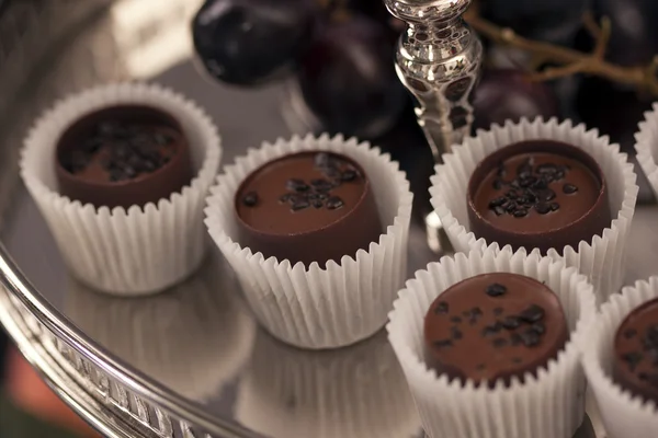 mum ışığında akşam yemeği