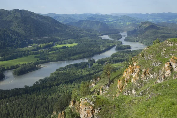 Dağlardan Nehri'nin görünümü