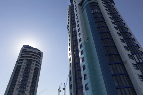 Edificios de gran altura contra el cielo — Foto de Stock