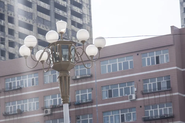 Fener kentsel peyzaj bir arka plan üzerinde