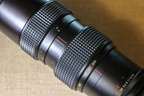 Fotoğraf ve video çekimi için klasik kılavuz lens