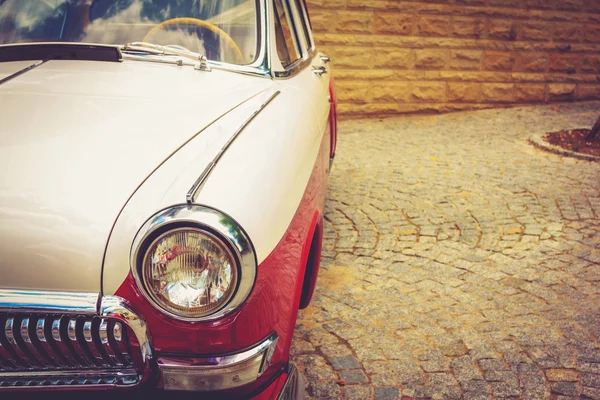 Retro vintage röd bil — Stockfoto