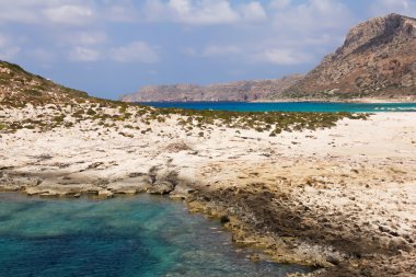 mavi deniz ve dağlar