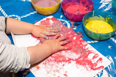 Çocuk parmak boya