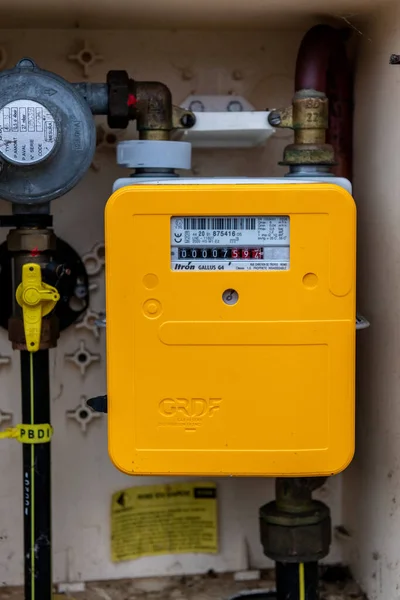 Paris, France - December 08, 2020 : New smart gas meter Gazpar from GRDF (Gas Network Distribution France) — Stock Image Paris France December 2020 New Smart Gas Meter Gazpar Grdf Stock Picture