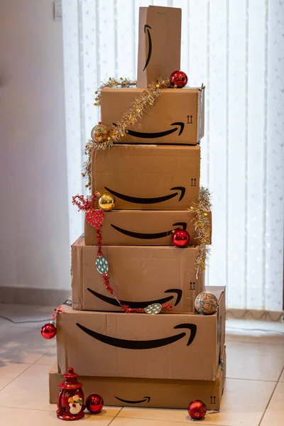 Lille Fransa Aralık 2020 Amazon Paketlerinden Yapılmış Noel Ağacı — Stok fotoğraf