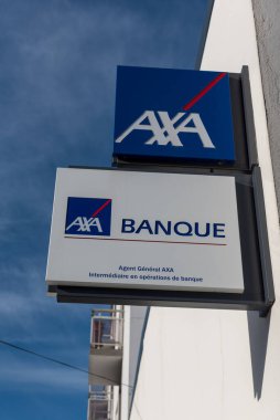 Paris, Fransa - 10 Şubat 2020: Paris AXA Sigorta Ajansı