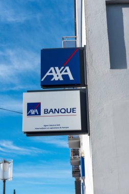 Paris, Fransa - 10 Şubat 2020: Paris AXA Sigorta Ajansı