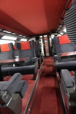Fransa 'da birinci sınıf bir TGV vagonunda boş koltuklar.