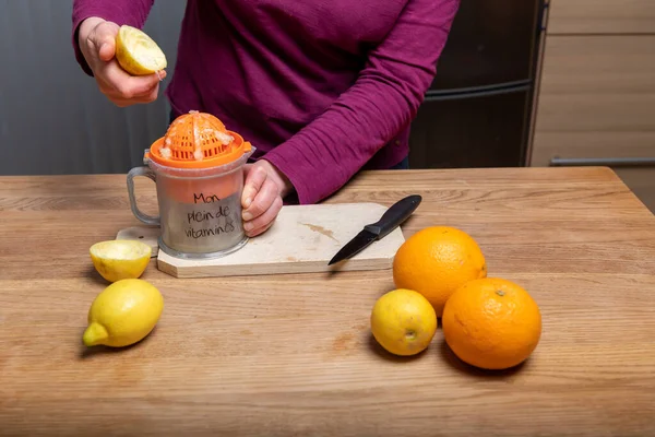 Make Citrus Juice Your Kitchen — Stock Photo, Image