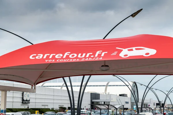 Calais France 2020 프랑스 칼레에 프랑스의 하이퍼 Carrefour 스토어의 서비스 — 스톡 사진
