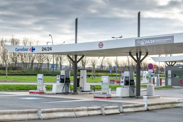 Calais Francie Ledna 2020 Čerpací Stanice Francouzského Mezinárodního Řetězce Hypermarketů — Stock fotografie