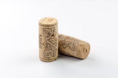 Beyaz arkaplanda tıpalar