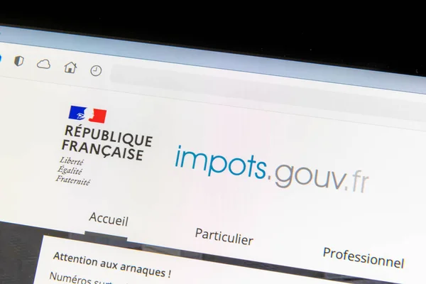 프랑스 2021 프랑스 사이트 Computer 프랑스 사람들은 소득세 신고를 온라인에 — 스톡 사진