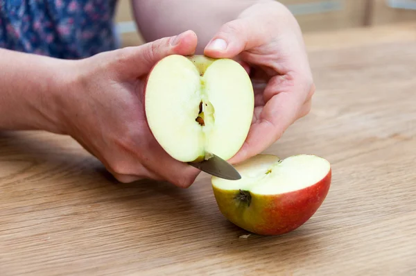 Cutting Apple — Stock Photo, Image